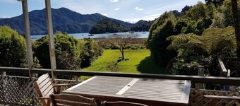 Relax and Enjoy - Waterfront Bach in Ngakuta Bay