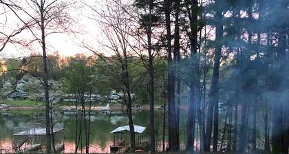 Modern Cottage on Lake Chatuge • N Georgia lakefront w/private dock • Sleeps 8