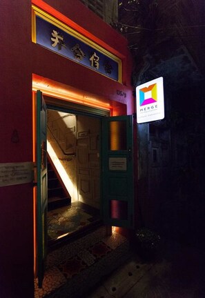 Pintu masuk properti