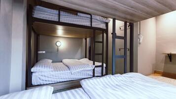 Family Room with Private Bathroom | Wi-Fi de cortesia