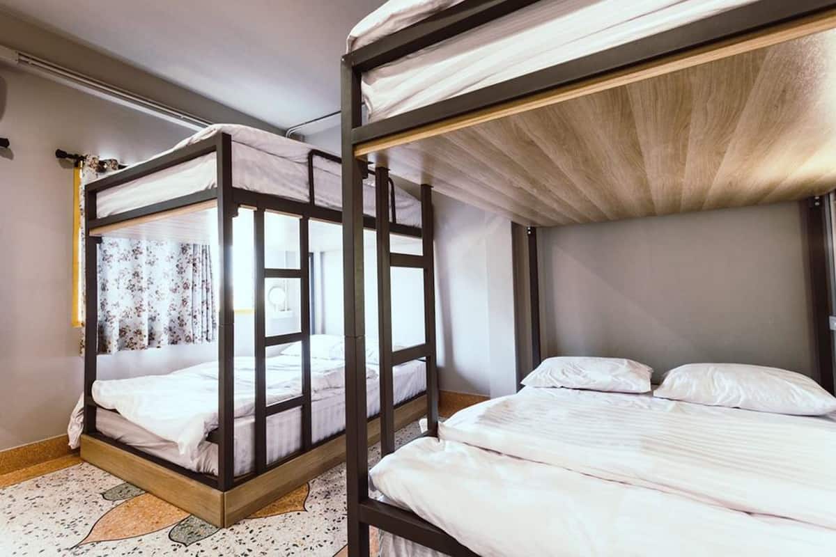 Family Room with Private Bathroom | 免费 WiFi