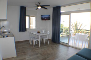 Interior - Rescator Resort 329 - One Bedroom Apartment, Sleeps 4 (Roses)