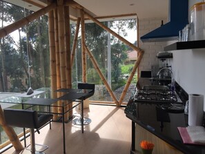 Apartamento Gallery (104) | Private kitchen | Stovetop, dishwasher, coffee/tea maker, cookware/dishes/utensils - Bambu Sierra (Cuenca)