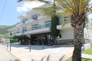 Exterior - Rescator Resort 325 - One Bedroom Apartment, Sleeps 4 (Roses)