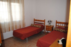 2 bedrooms, iron/ironing board, bed sheets