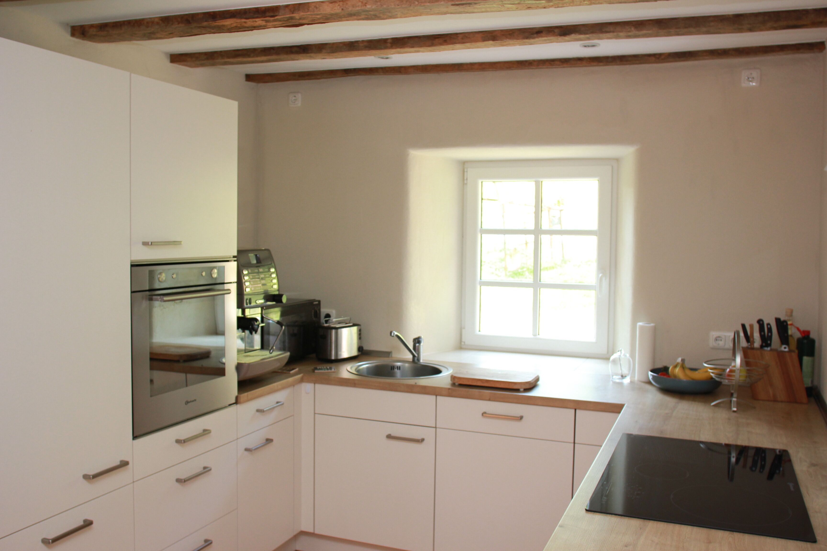 Kylskåp, mikrovågsugn, ugn och spishäll