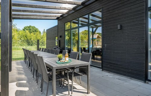 Lovely home in Glesborg with sauna