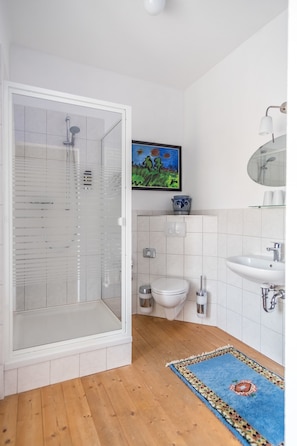Double Room, Ensuite | Bathroom | Shower, towels