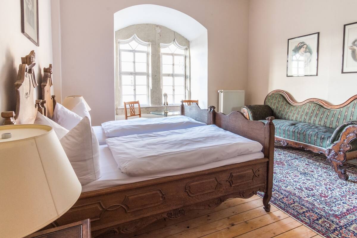 Habitación doble | Decoración personalizada y muebles diferentes