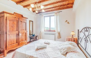 4 bedrooms, travel cot, free WiFi