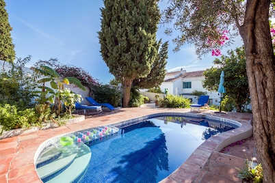 Luxury Converted Mill With Private Pool. Sleeps 7