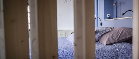 2 Schlafzimmer, Schreibtisch, Bügeleisen/Bügelbrett, Reisekinderbett