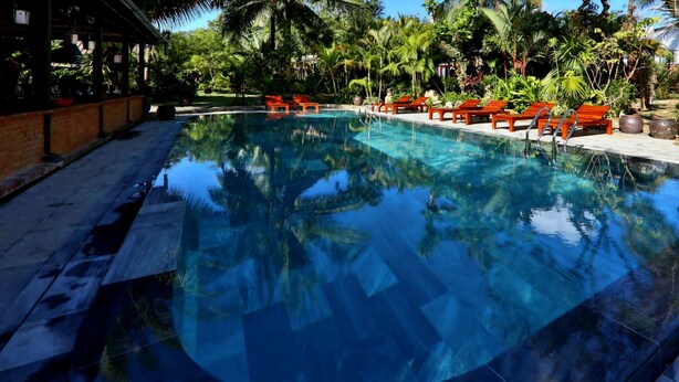 Poolside bar - La Paloma Resort (Phu Quoc)