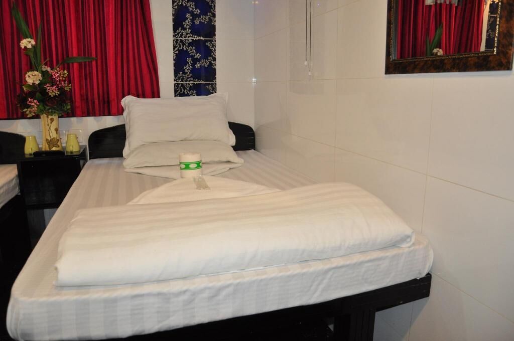 In-room safe, free WiFi, bed sheets