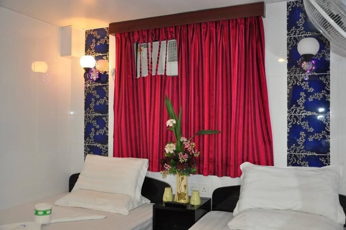 Comfort Triple Room, Multiple Beds, Non Smoking | In-room safe, WiFi (free), bed sheets