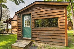 Exterior detail - Cabin with a magnificent view! (MANISTIQUE)
