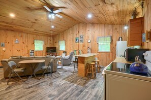 TV, fireplace, DVD player, books