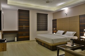 Superior Suite, 1 King Bed | In-room safe, desk, soundproofing, iron/ironing board - Hotel Tara Palace Daryaganj (New Delhi)