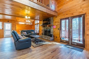 Smart TV, fireplace, DVD player, offices