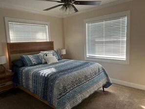 3 Schlafzimmer, Schreibtisch, Bügeleisen/Bügelbrett, Reisekinderbett