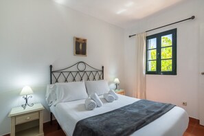1 dormitorio, tabla de planchar con plancha, wifi gratis y ropa de cama
