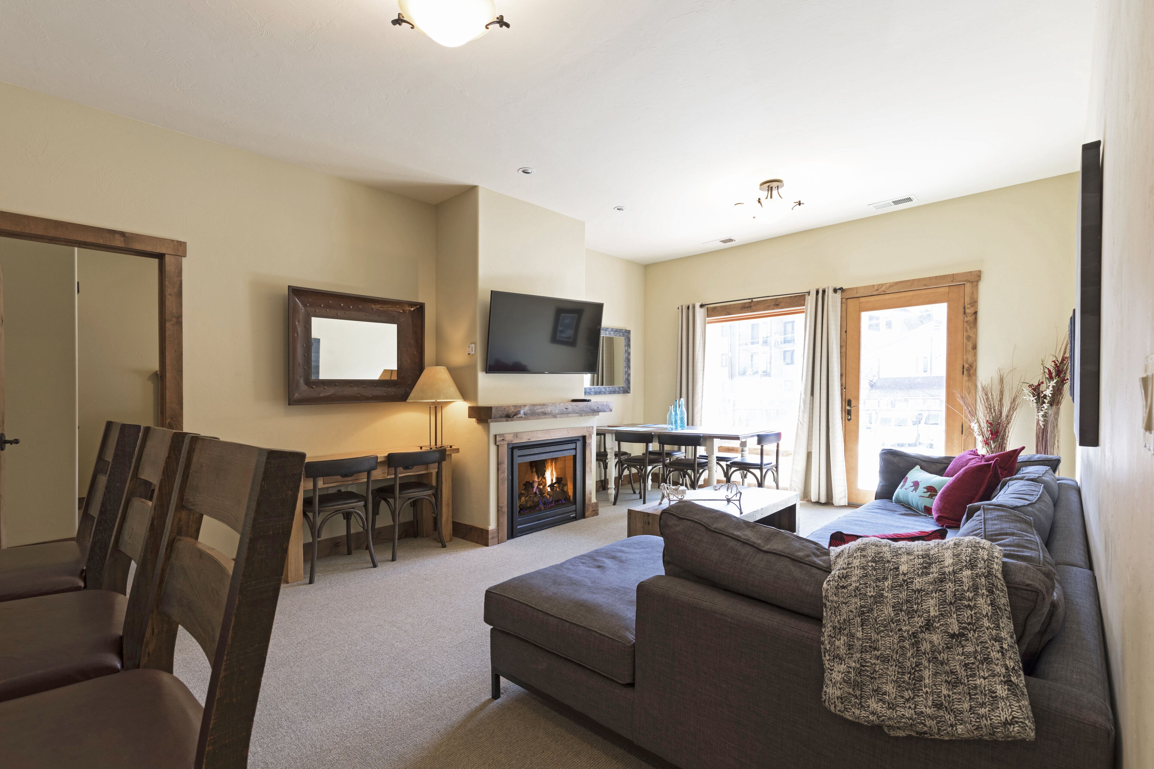 Smart-TV, Kamin, DVD-Player