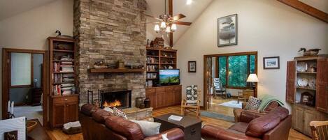 Télévision, cheminée