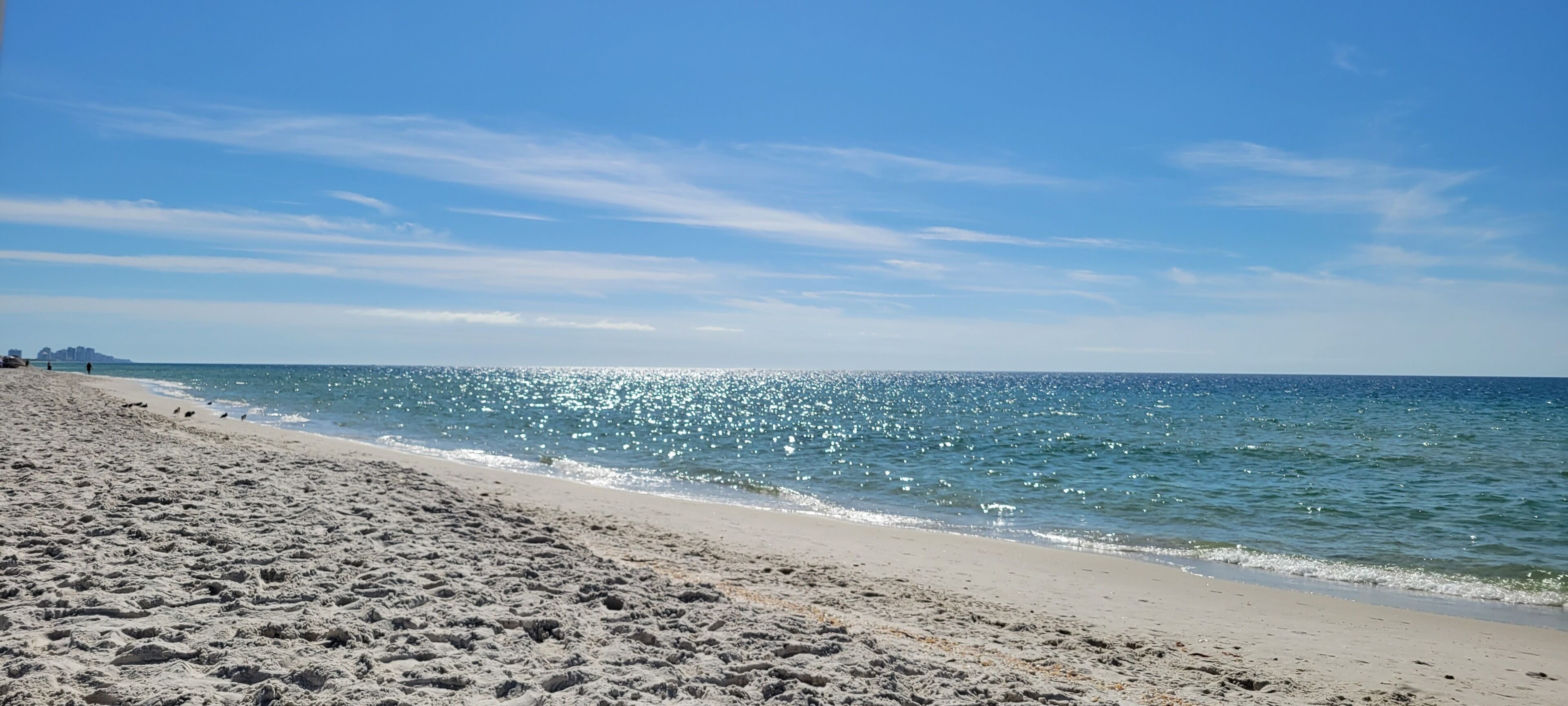 Beach nearby, sun loungers, beach towels