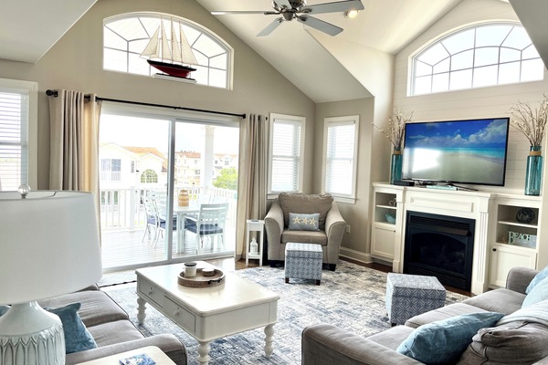 Spacious 3rd floor living area with deck access including dining & seating areas