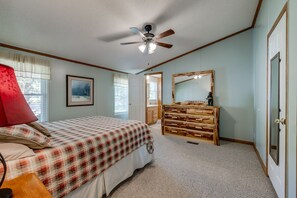 3 makuuhuonetta, silitysrauta/-lauta, Wi-Fi, vuodevaatteet