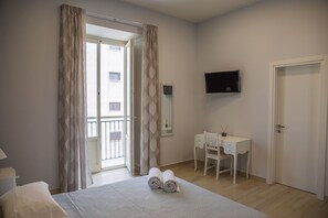 Chambre Deluxe double, balcon | Literie de qualité, lit avec matelas en mousse à mémoire, minibar