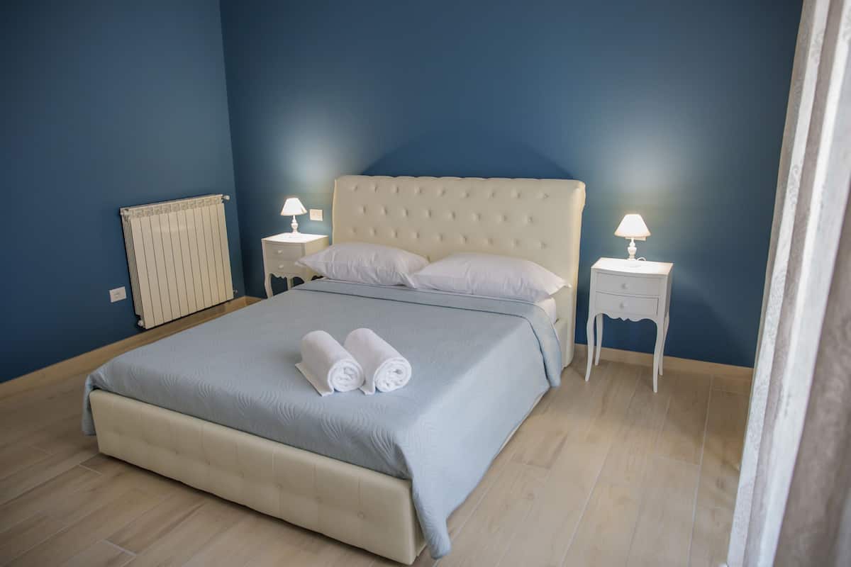 Chambre Double Deluxe | Literie de qualité supérieure, matelas mémoire de forme, minibar, bureau