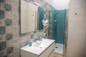 Deluxe Double Room | Bathroom