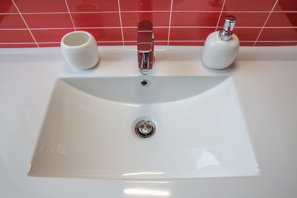 Bathroom sink - Gleda Rooms Deluxe (Pompei)