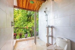 Shower, hair dryer, towels, soap - Wake up to the sounds of the jungle and dramatic views of the sea (Uvita)