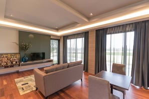 Flat-screen TV - Green Ville Laguna Hotel (Sung Noen)