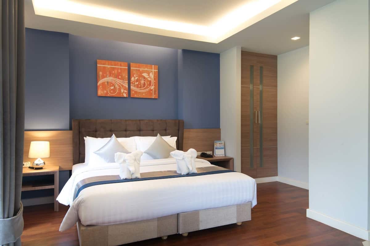 Deluxe Single Room | 1 bedroom, premium bedding, minibar, in-room safe