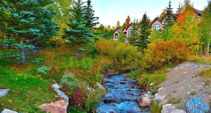 Vue sur la montagne, skis aux pieds, terrasse privée, sentiers de randonnée, prÚs de la ville