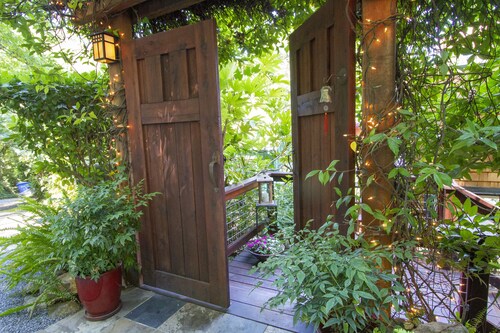 The Attic At The Red Chateau - Russian River Wine Valley