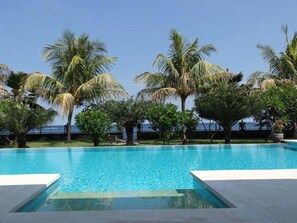 Outdoor pool - Villa Cymopoleia (Seririt)