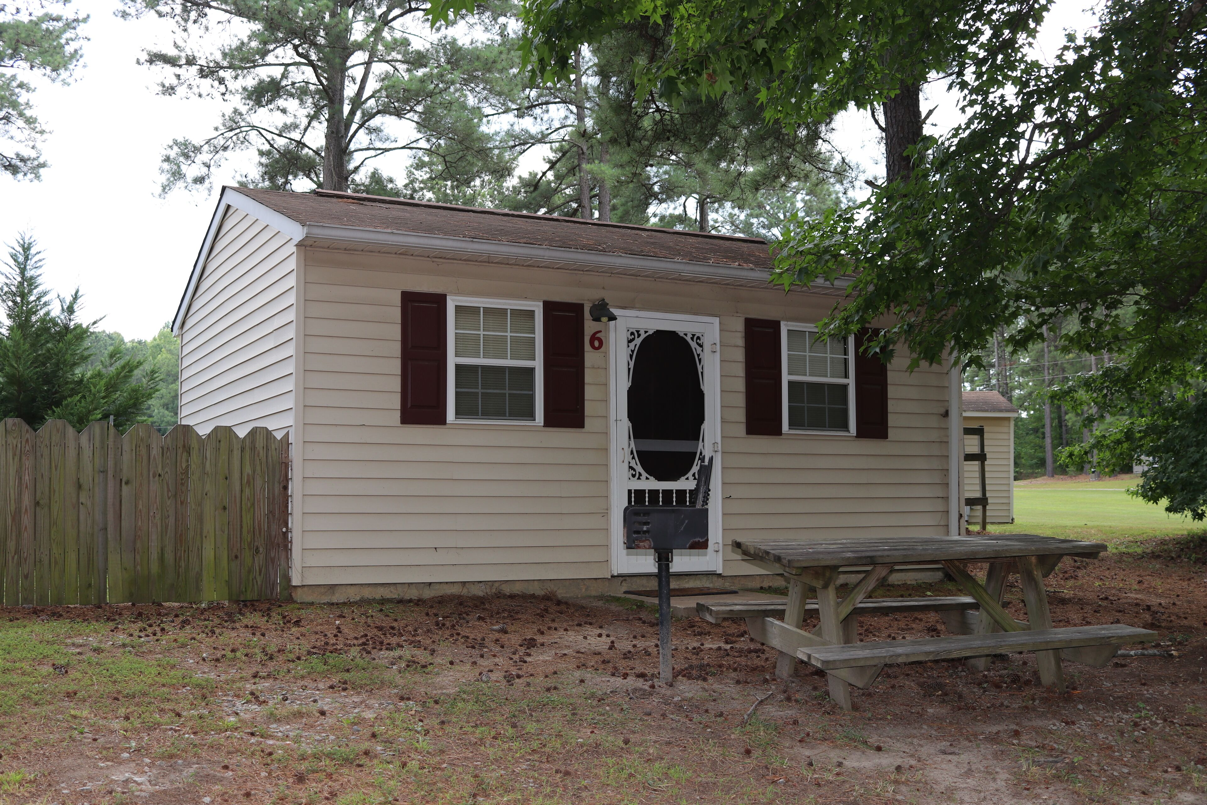 De Cabin at Lake Gaston - Lake Memories Start Here
