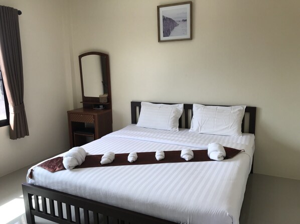 Habitación estándar doble | Minibar, cortinas opacas, wifi gratis