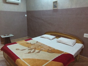 Rollaway beds, free WiFi