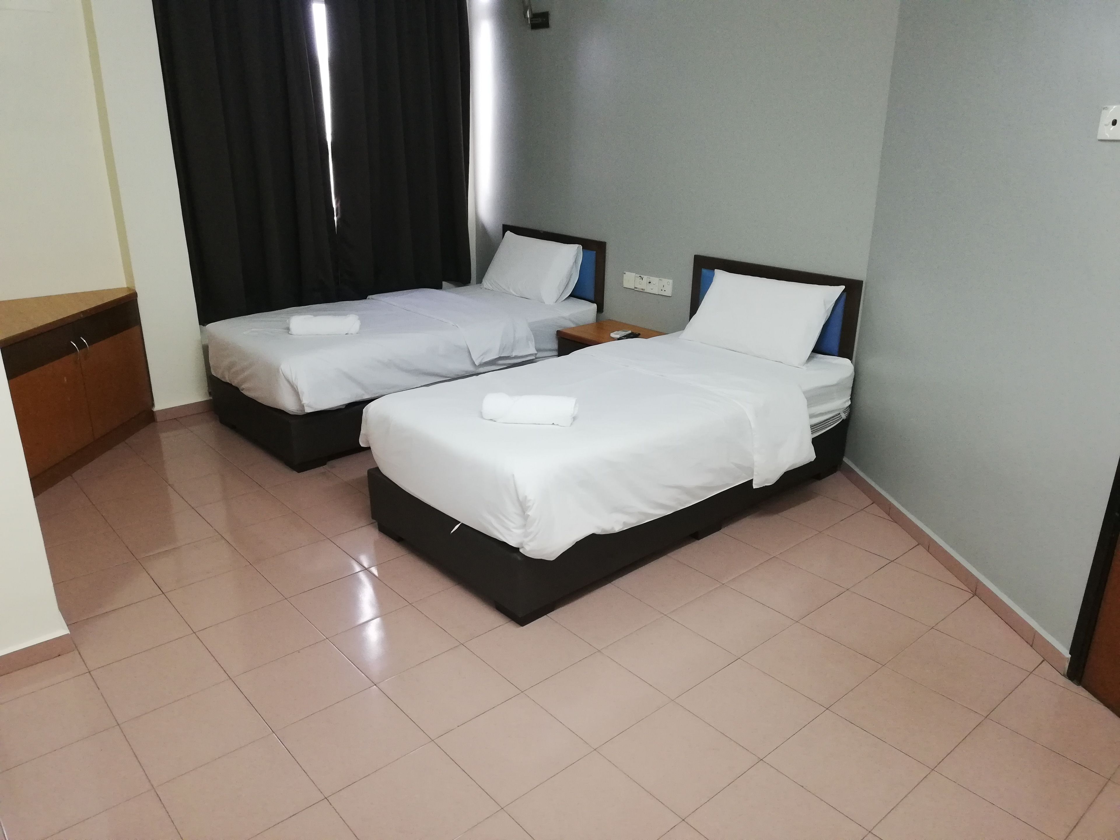 twin room | desk, iron/ironing board, free wifi