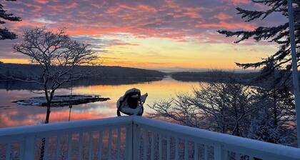 Maine waterfront home, with hot tub and dock access, 1 mile from downtown Bath