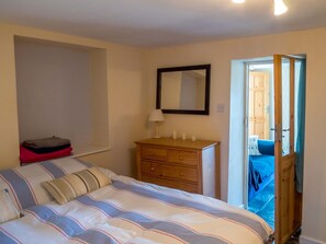 1 غرفة نوم ومكواة/لوح كي وواي فاي مجانًا وملاءات أسرّة