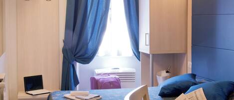 Comfort-Doppelzimmer, 1 Schlafzimmer, Nichtraucher, Klimaanlage | Minibar, Schreibtisch, laptopgeeigneter Arbeitsplatz, kostenloses WLAN