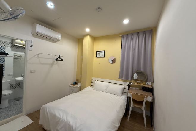 Down duvets, desk, blackout curtains, soundproofing