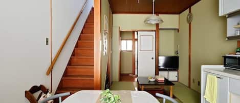 House | In-room dining