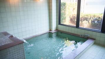 屋内スパ浴槽